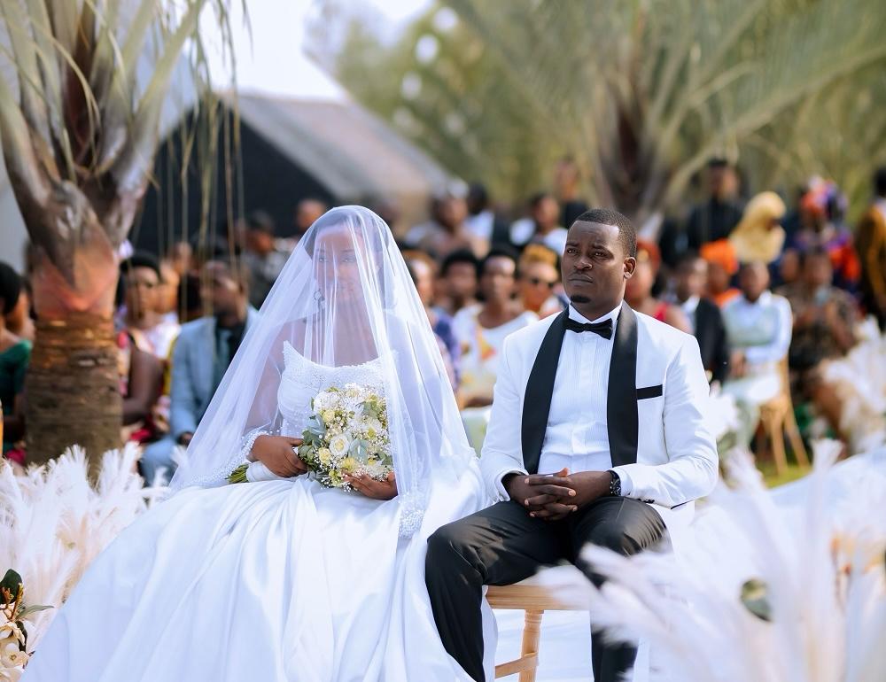 Vestine yanditse ari kwicuza ibyurushako rwe ati:”Mbayeho nabi, nta mugabo uzongera kumbeshya” soma inkuru yose